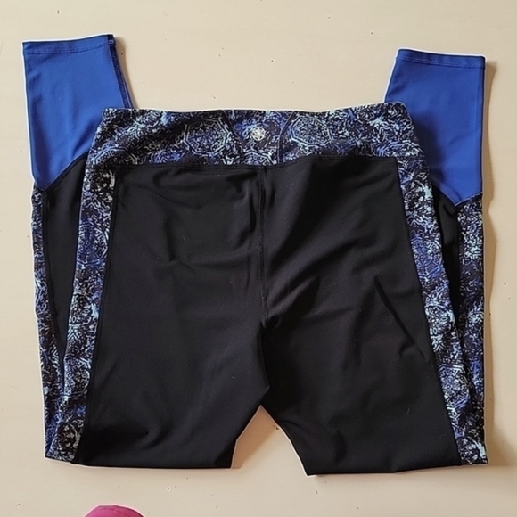 GAIAM BLACK & BLUE LEGGINGS (sz lg) - Picture 3 of 5